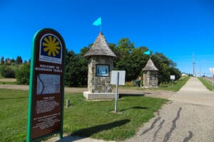 park trailhead and entrance signs at Sleepy Hollow Park