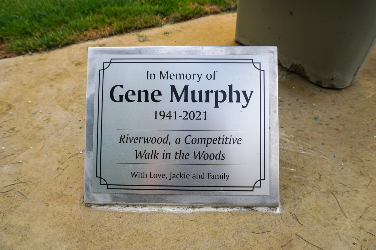 plaque with inscription at a memorial bench at Riverwood Golf Course